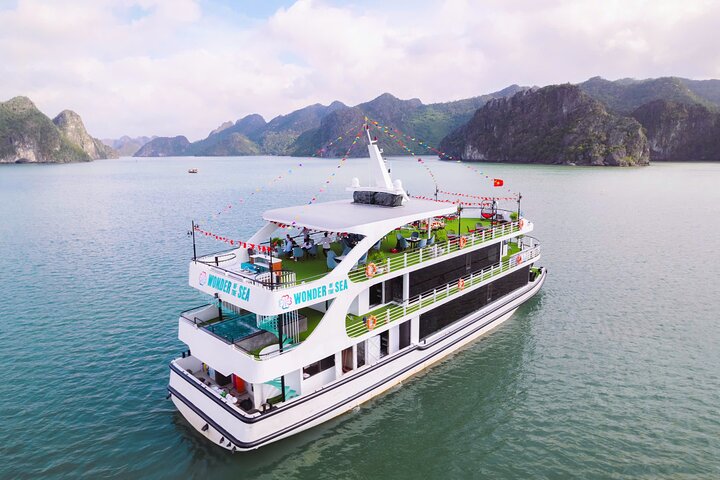Explore Ha Long Bay full day Tour with Luxury Wonder cruise