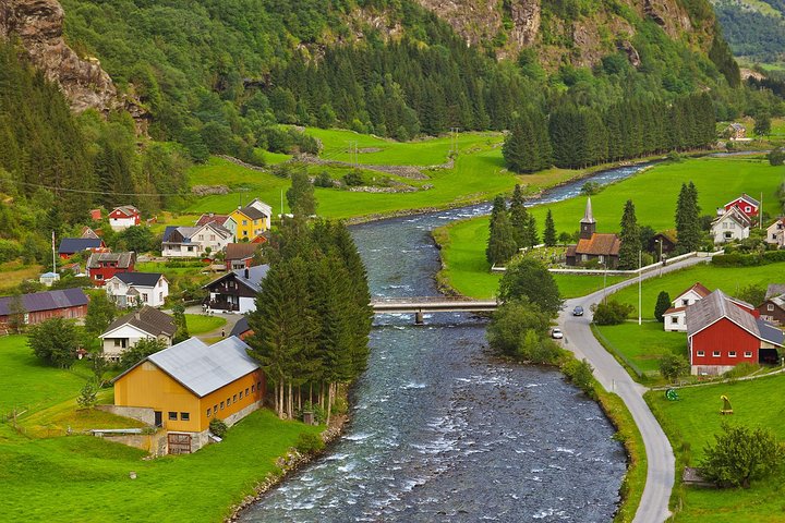 Self-Guided Bergen to Oslo Daytrip on the Flåm Railway Self-Guided Bergen to Oslo Daytrip on the Flåm Railway