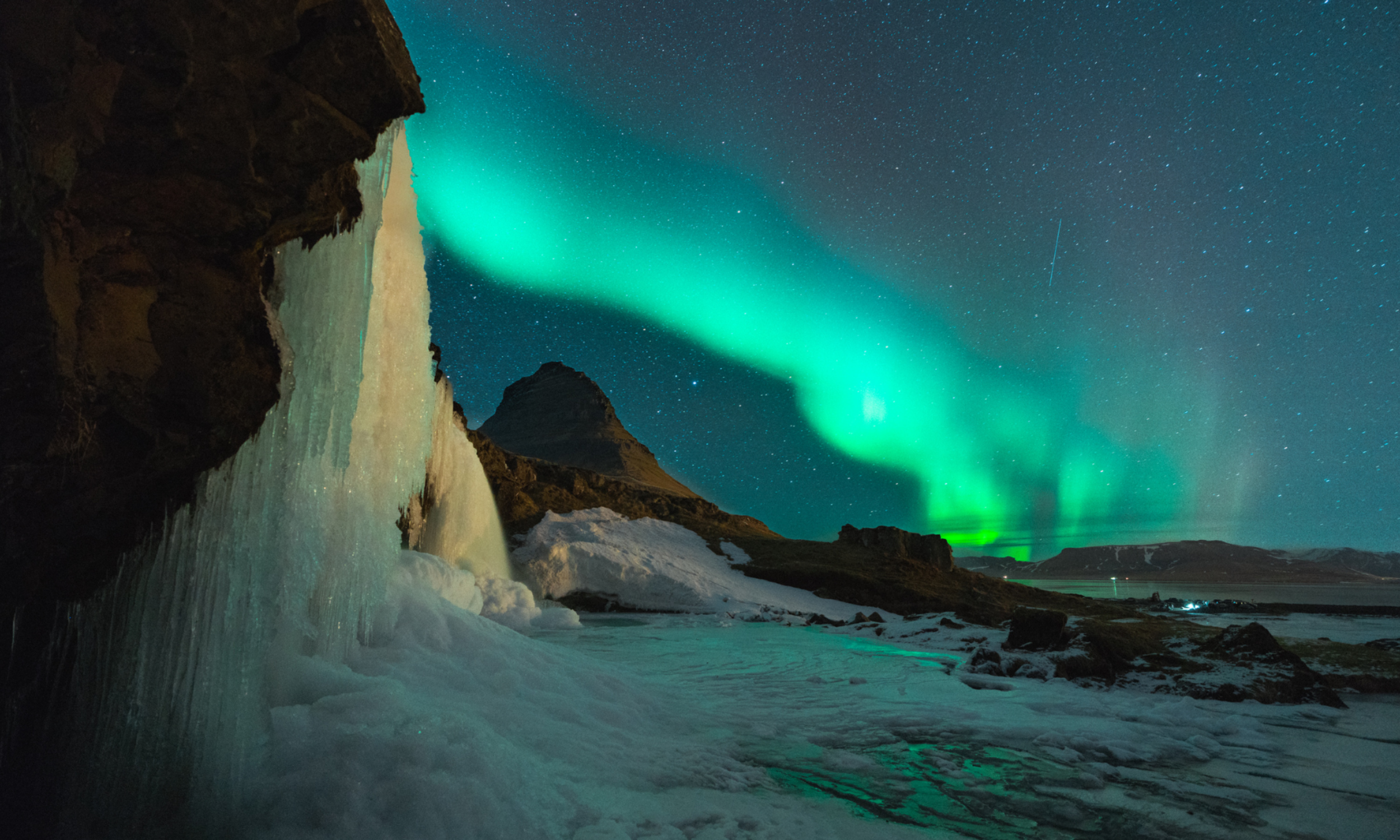 Private Northern Lights Tour from Reykjavik with Refreshments, Photos, and Expert Guide