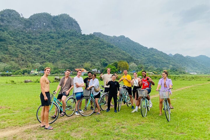 From Cat Ba: Boat Tour to Lan Ha Bay with Kayaking, Biking, Lunch