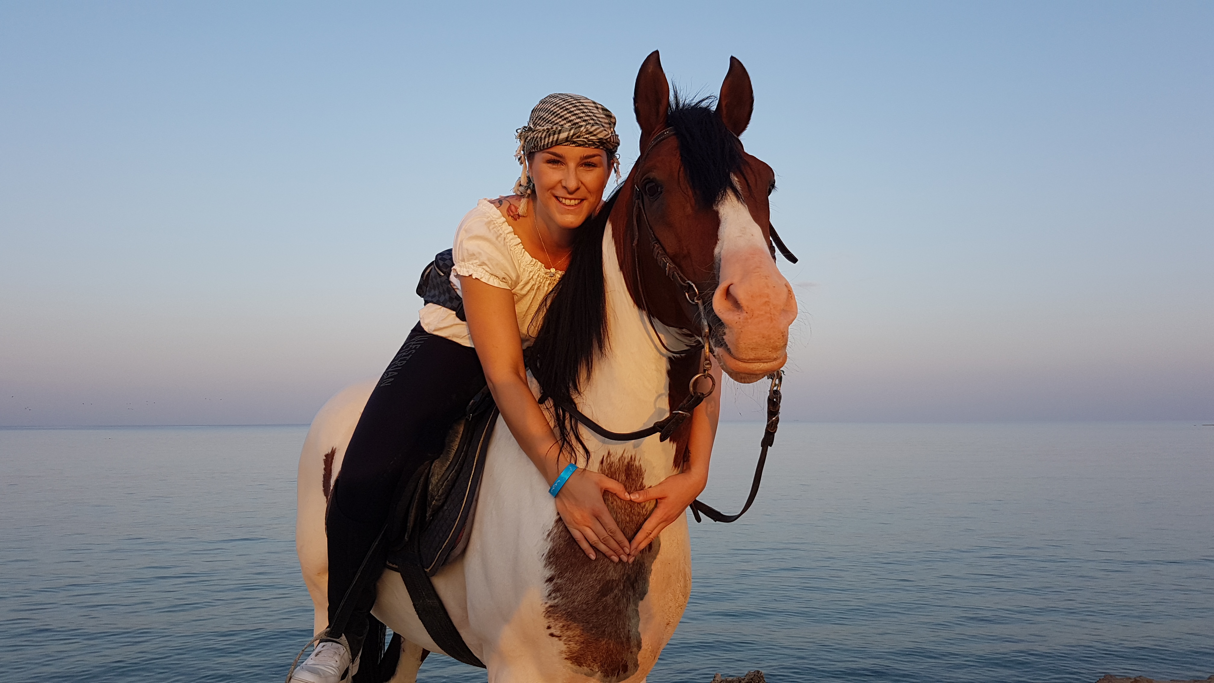 Premium 2 Hours Horse Riding, Desert Trail & Sea Beach – Hurghada