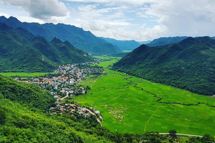Mai Chau Valley 1 Day Tour – PRIVTATE or GROUP TOUR from HANOI
