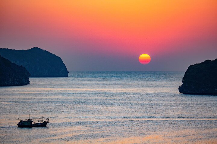3-hour admiring the sunset on Lan Ha Bay: Kayaking, Swimming