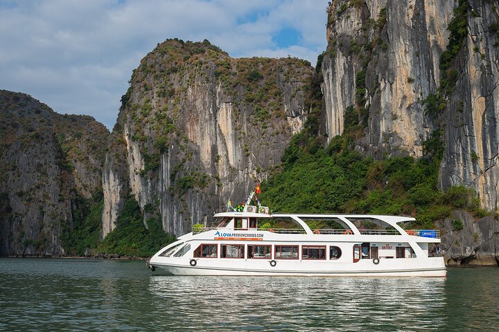 ALOVA CRUISE – PREMIUM DAY CRUISE in HALONG BAY – FROM HANOI