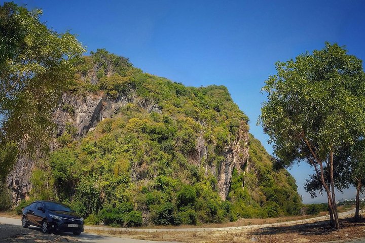 Hue to Hoi An OR Hoi An to Hue Including Marble Mountains
