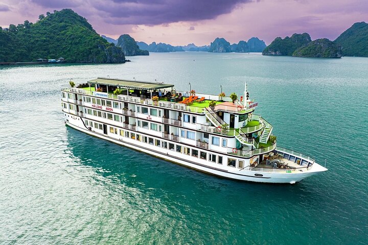 Crown Legend Cruise (4 Star Cruise Recommended 2 Day 1 Night) Crown Legend Cruise (4 Star Cruise Recommended 2 Day 1 Night)