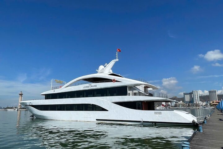 Halong Bay Luxury Day Cruise with Pool and Lunch on Leona Cruise