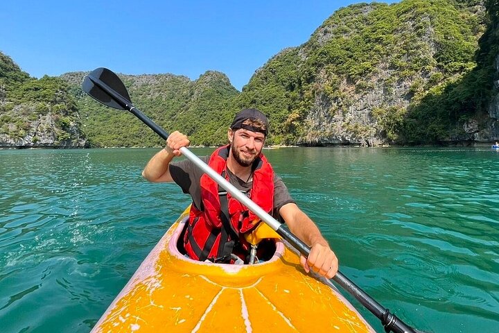 Private Canoe Adventure – Explore Halong, Lan Ha Bay from Halong