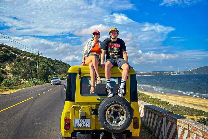 Mui Ne Sand Dunes Adventure: Jeep Tour with Amazing Local Guide