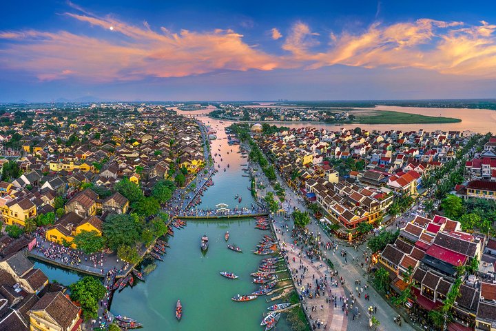 Hoi An Ancient Town Trip from Hue City via Hai Van Pass