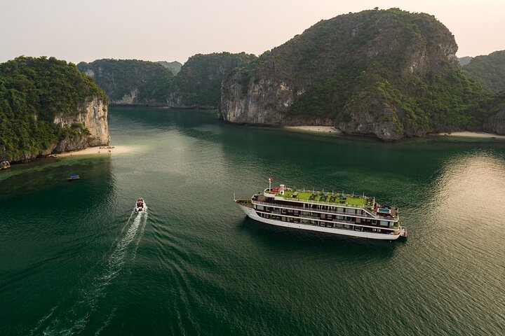 Luxury Overnight Cruises into Halong Bay and Lan Ha Bay