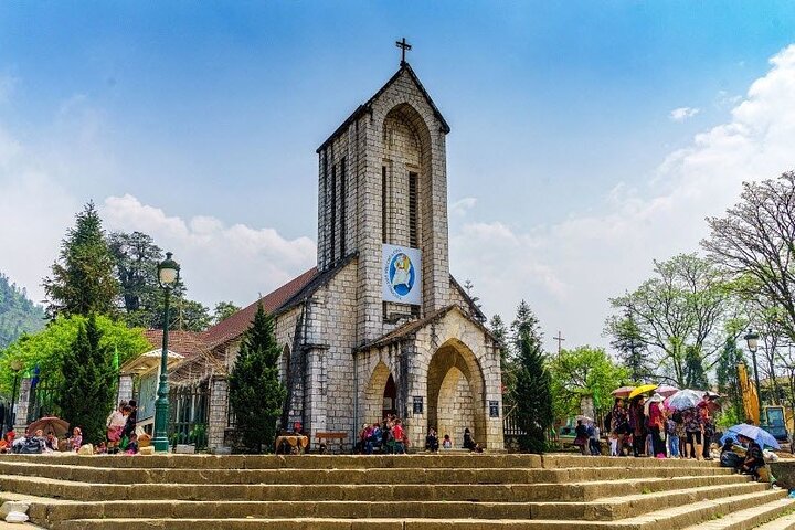 Sapa Trekking 2 Days Tour with Overnight in Hotel By Cabin Bus Sapa Trekking 2 Days Tour with Overnight in Hotel By Cabin Bus