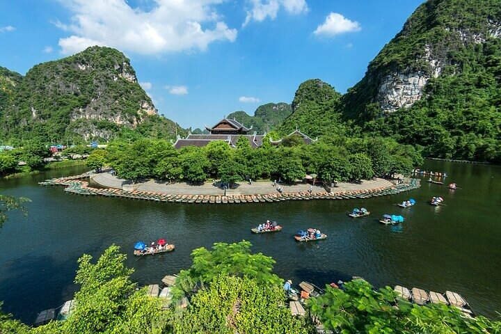 Full-Day Tour from Hanoi to Ninh Binh, Hoa Lu,Trang An & Mua Cave