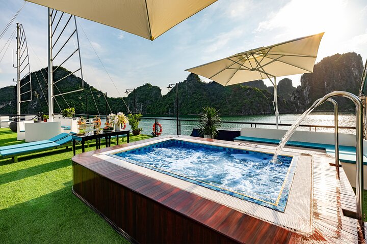 BEST SELLER Halong 5 Star Day Cruise: Buffet, Kayaking & Jacuzzi