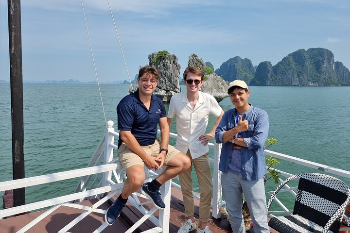 Ha Long Bay Tour: 4-hour cruise, kayak, cave exploration & lunch