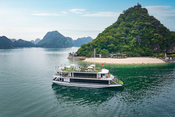 Hanoi: Luxury Hercules Premium Cruise to Ha Long Bay with Buffet