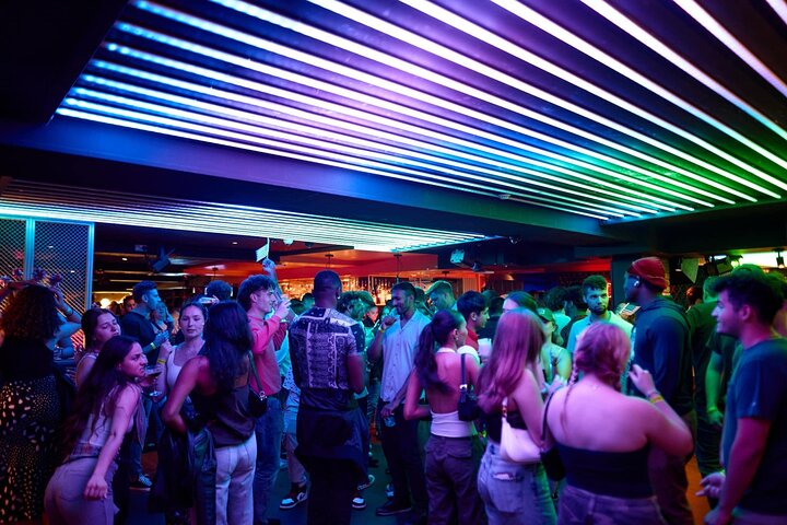 Florence Guided Party Crawl with Shots and Club Entry