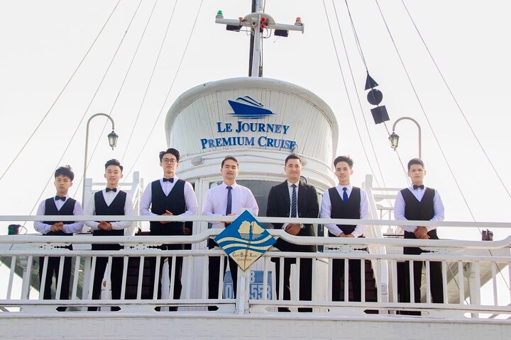 Le Journey Premium Cruise Halong Overnight Boutique 4 Star Cruise