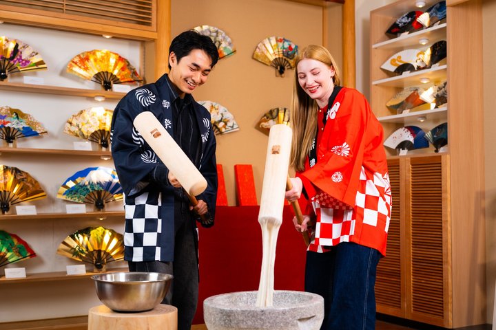 Mochi Pounding and Sushi Making Experience in Tokyo