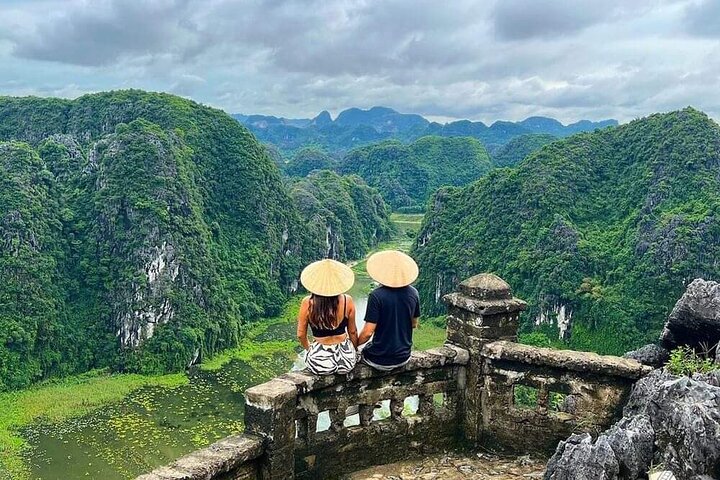 TOP RATED Luxury Day Trips from Hanoi to Ninh Binh in 2026 - 2027 TOP RATED Luxury Day Trips from Hanoi to Ninh Binh in 2026 – 2027