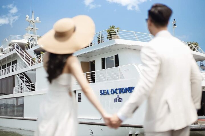 Sea Octopus Cruise – TOP VIP CRUISE – Halong Bay One Day Tour