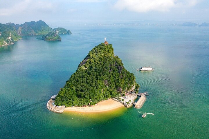 From Hanoi to Ninh Binh Tour and Ha Long Bay Cruise 2-Day Trip