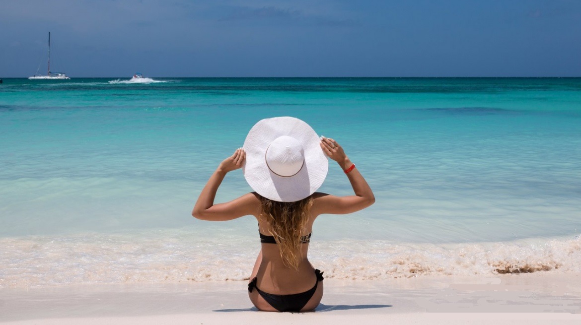 Saona Island Catamaran Tour from Bayahibe beach