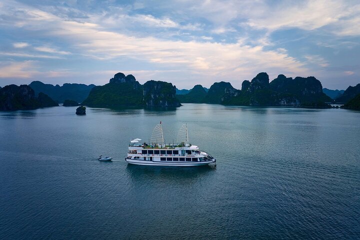 Halong Bay Day Tour By 5-Star Cruise, Buffet, Caves, Pool & Kayak