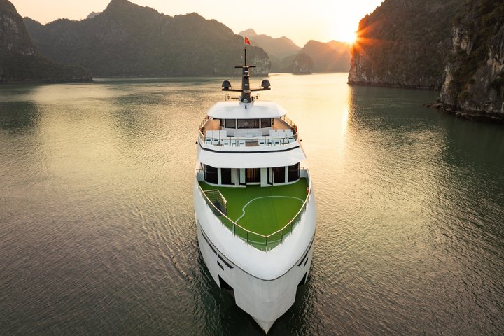 Hera Luxury Day Cruise 07 Hours on Bay from Tuan Chau Harbor