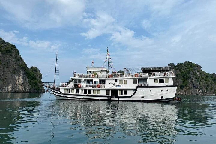 Renea Cruise – Boutique Overnight Cruise in Bai Tu Long Bay(2D1N)