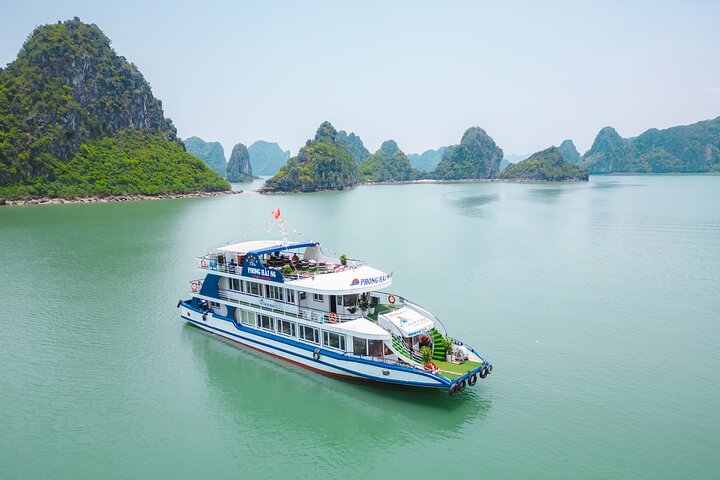 Halong Excursion Deluxe Cruise with Lunch, Kayak & Sunset Party
