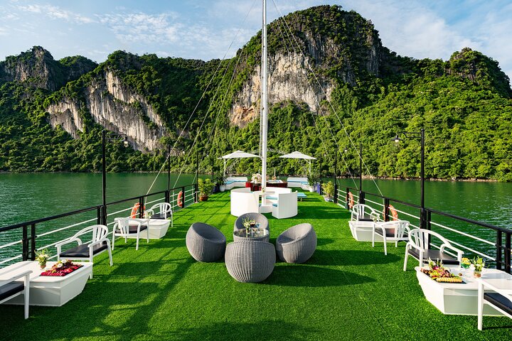 Halong Bay Day Cruise from Hanoi: Sonata Cruise & Scenic Views