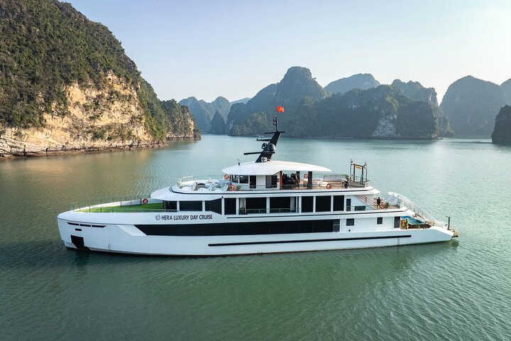 Hera Cruise – Best Seller Luxury Day Cruise Halong & Lan Ha Bay