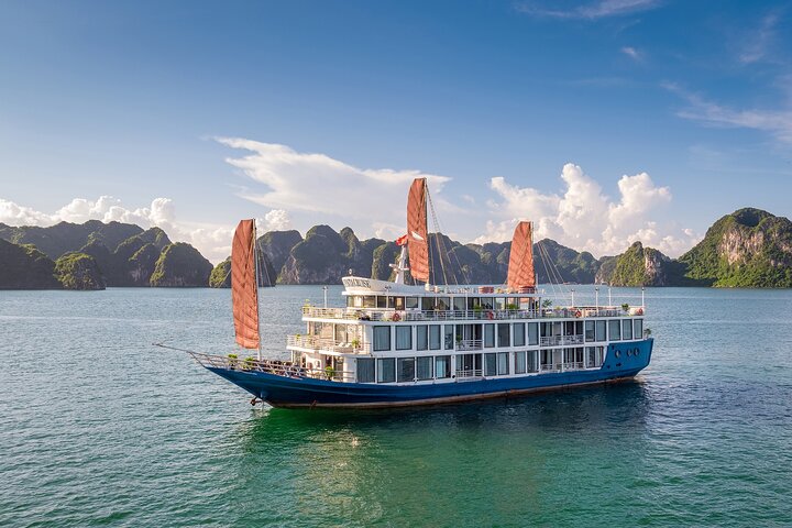 Verdure Lotus Classic Cruise in Halong Bay & Lan Ha Bay (2D1N) Verdure Lotus Classic Cruise in Halong Bay & Lan Ha Bay (2D1N)