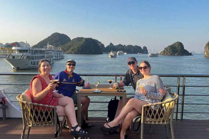Ha Long Bay 5-Star Luxury Day Cruise: Jacuzzi, Kayak & Cave