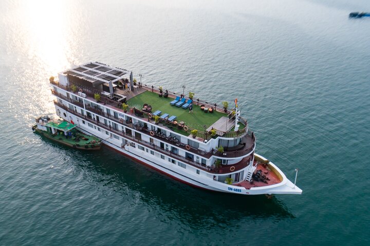 Amanda Cruise - Luxury Unique Halong Bay Cruise (2D1N Tour) Amanda Cruise – Luxury Unique Halong Bay Cruise (2D1N Tour)