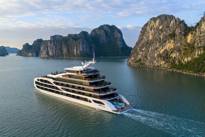 Ha Long & Lan Ha Bay Luxury Diana Cruise with Private Balcony
