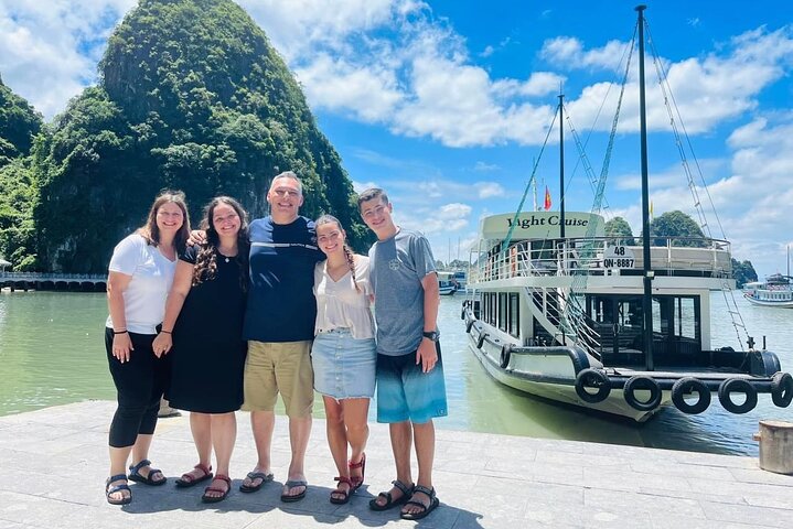 Light Cruise – Best Halong Bay Day Tour with Small Group on Boat