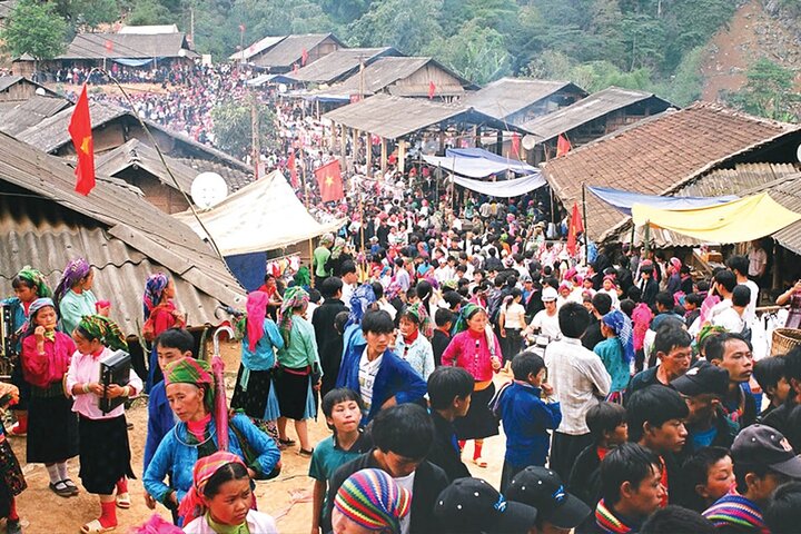 Sapa Market Experience Private Day Tour from SAPA