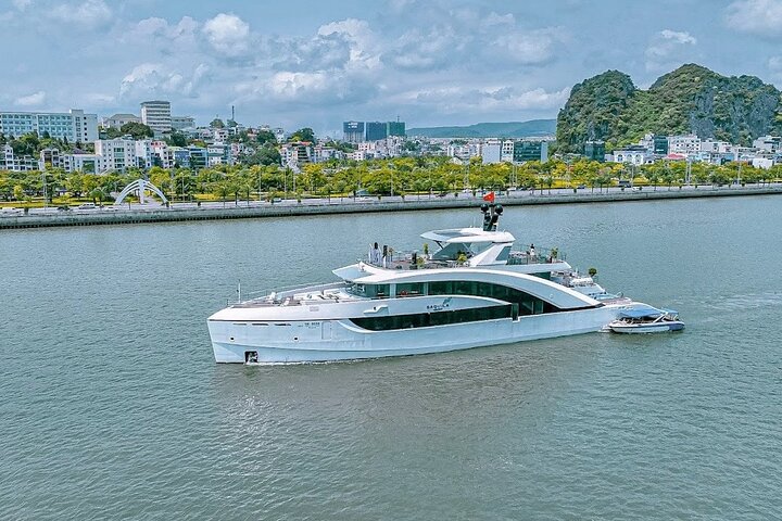 Explore the beauty Halong Bay on Saquila Yacht from Ha Long City