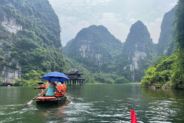 Ninh Binh Gateway Day Trip: Hoa Lu Trang An Mua Cave