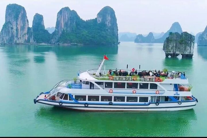 Ha Long Excursion 5 Stars Luxury Cruise from Tuan Chau Harbor