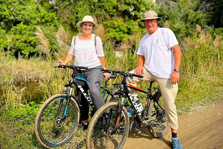 Hanoi: Private Tour to Mua Caves, Local Family, Tam Coc, Hoa Lu