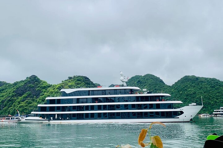 Velar of the Sea 2D1N Cruise Explore Halong and Lan Ha Bay Velar of the Sea 2D1N Cruise Explore Halong and Lan Ha Bay