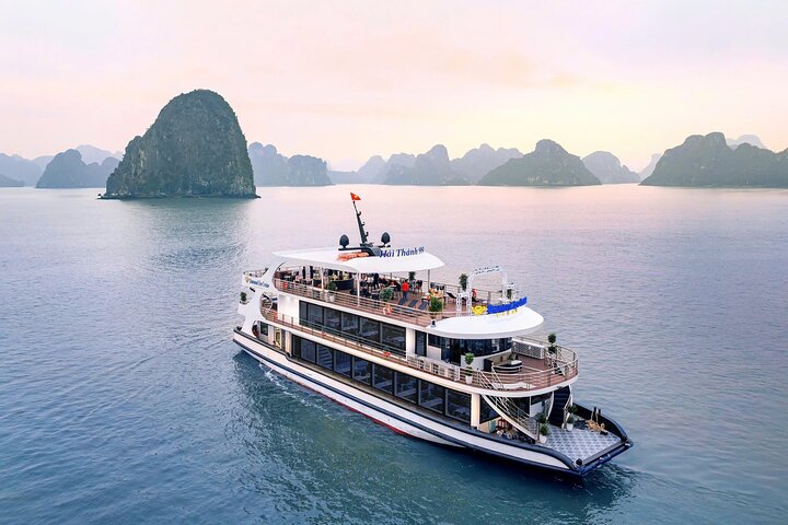 Halong Bay Day Tour Diamond Era Cruise (Indian Set Menu Optional) Halong Bay Day Tour Diamond Era Cruise (Indian Set Menu Optional)
