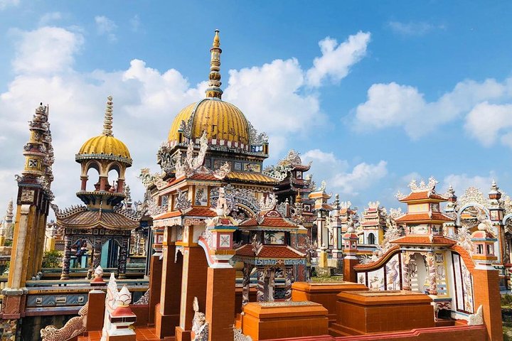 Hue to Hoi An Or Hoi An to Hue sightseeing An Bang Cemetery