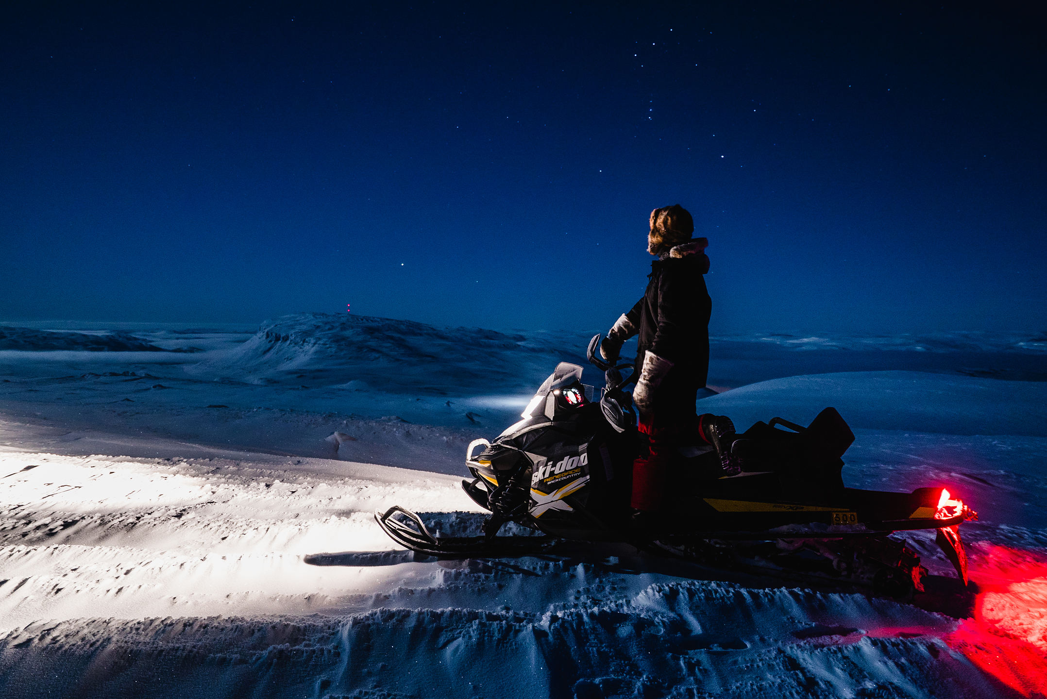 Group Searching for the Auroras by Snowmobile Safari from Rovaniemi Group Searching for the Auroras by snowmobile safari from Rovaniemi eng