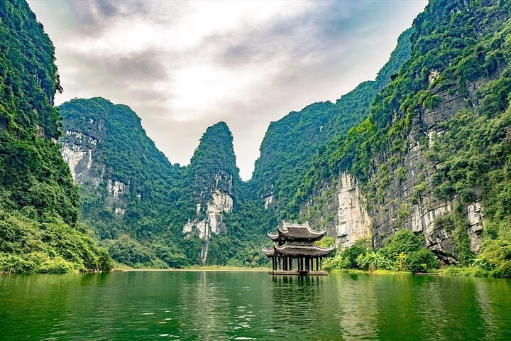 Luxury Ninh Binh Tour: Hoa Lu, Trang An & Mua Cave From Hanoi