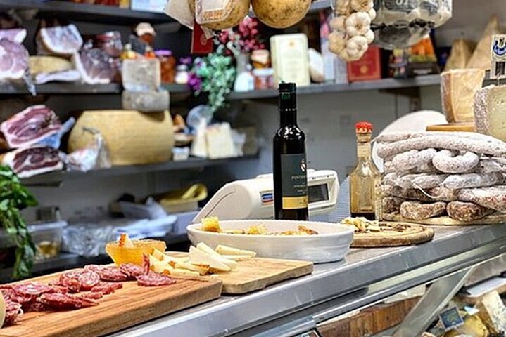 Florence Food Walking Tour with Tastings and Wine