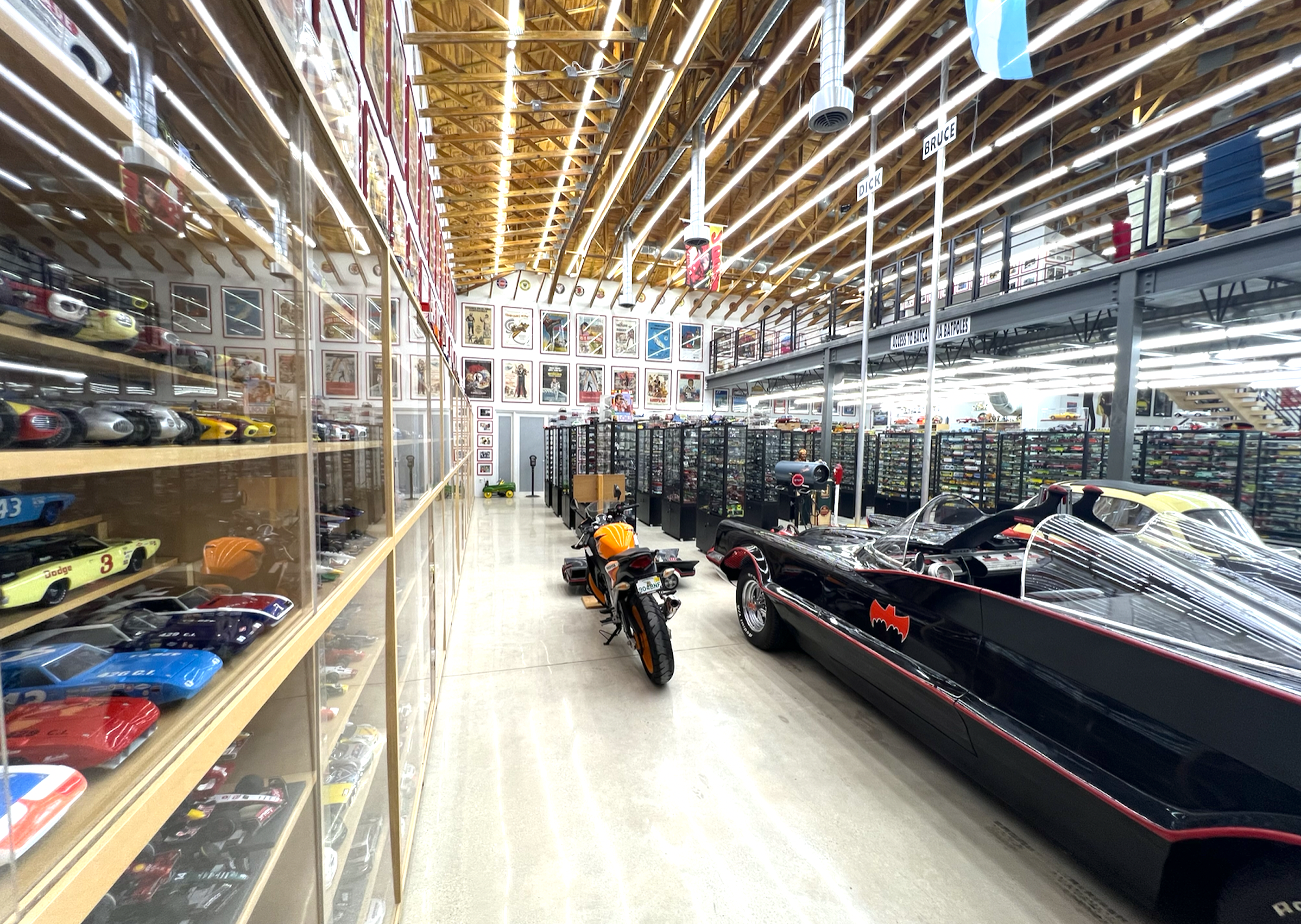 Goldvarg Collection Scale Model Car Experience. More than 22,000 cars! Goldvarg Collection Scale Model Car Experience. More than 22,000 cars!